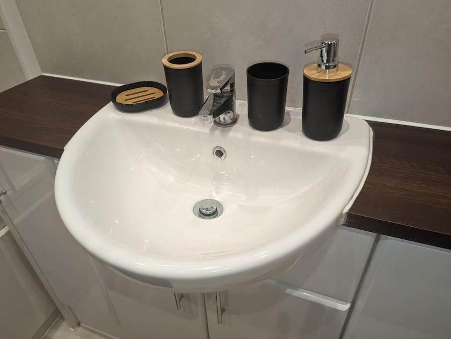 Premium Offers L Last-minute L Remigro Short Lets L 1 Bed Flat L Royal Docks L Airport & Excel L 2 Bed St Albans L Family Friendly L Near Bus Stop L Centre L Book Today With Remigro Appartamento Londra