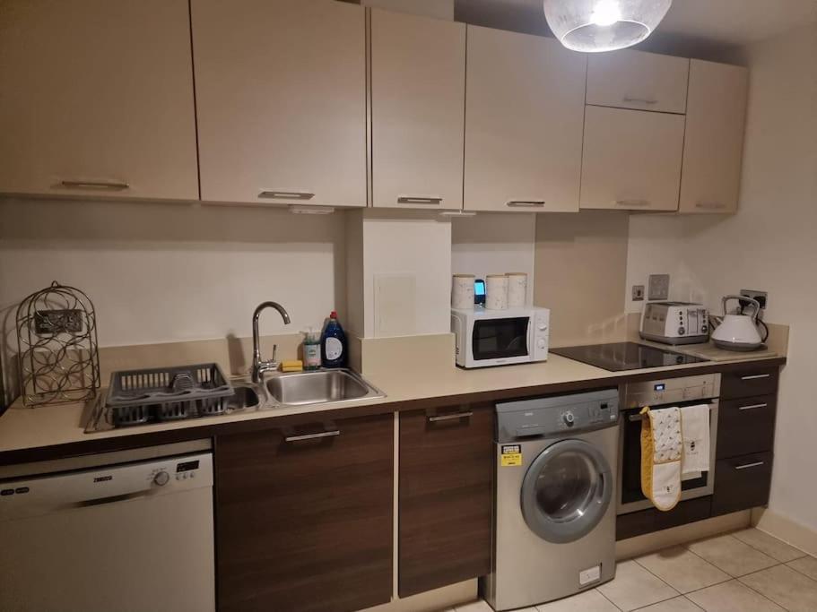 Appartamento Premium Offers L Last-minute L Remigro Short Lets L 1 Bed Flat L Royal Docks L Airport & Excel L 2 Bed St Albans L Family Friendly L Near Bus Stop L Centre L Book Today With Remigro Londra