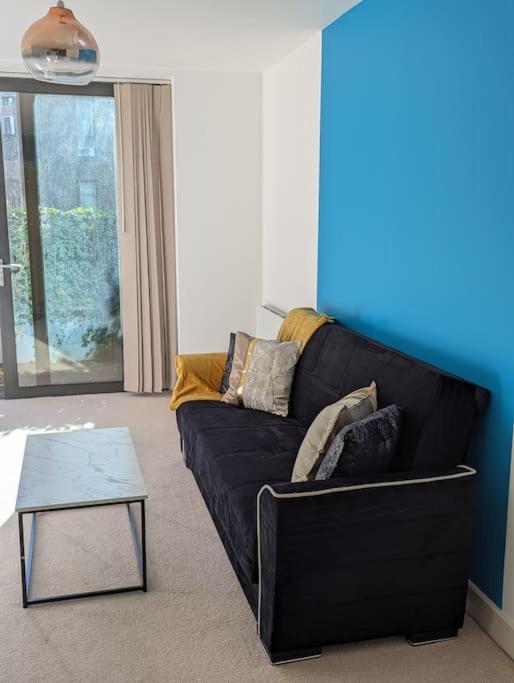 Premium Offers L Last-minute L Remigro Short Lets L 1 Bed Flat L Royal Docks L Airport & Excel L 2 Bed St Albans L Family Friendly L Near Bus Stop L Centre L Book Today With Remigro * Londra