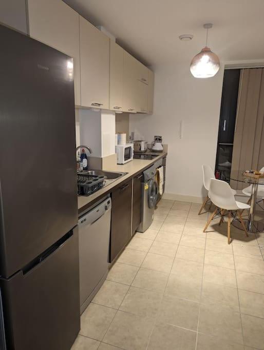 Premium Offers L Last-minute L Remigro Short Lets L 1 Bed Flat L Royal Docks L Airport & Excel L 2 Bed St Albans L Family Friendly L Near Bus Stop L Centre L Book Today With Remigro Appartamento *