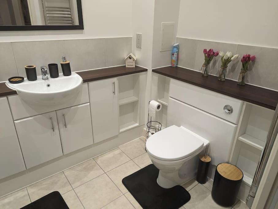 Premium Offers L Last-minute L Remigro Short Lets L 1 Bed Flat L Royal Docks L Airport & Excel L 2 Bed St Albans L Family Friendly L Near Bus Stop L Centre L Book Today With Remigro * Londra