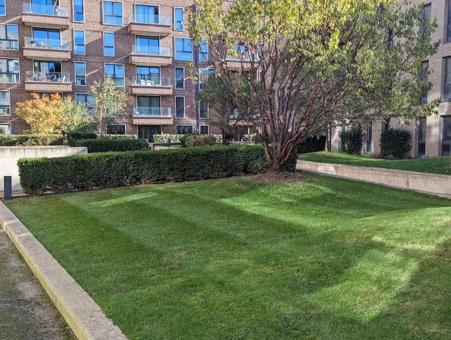 Premium Offers L Last-minute L Remigro Short Lets L 1 Bed Flat L Royal Docks L Airport & Excel L 2 Bed St Albans L Family Friendly L Near Bus Stop L Centre L Book Today With Remigro