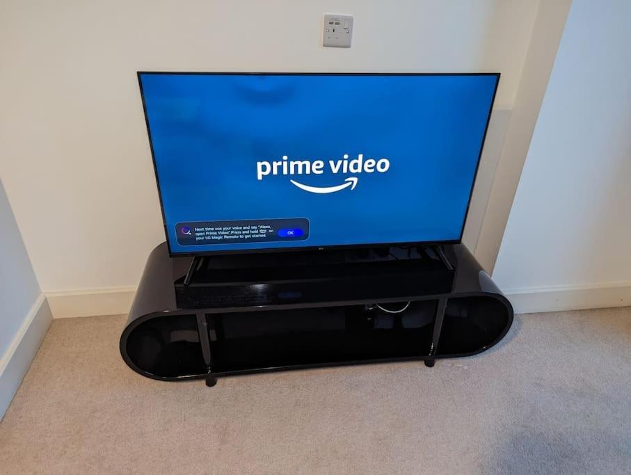 Apartment Premium Offers L Last-minute L Remigro Short Lets L 1 Bed Flat L Royal Docks L Airport & Excel L 2 Bed St Albans L Family Friendly L Near Bus Stop L Centre L Book Today With Remigro *
