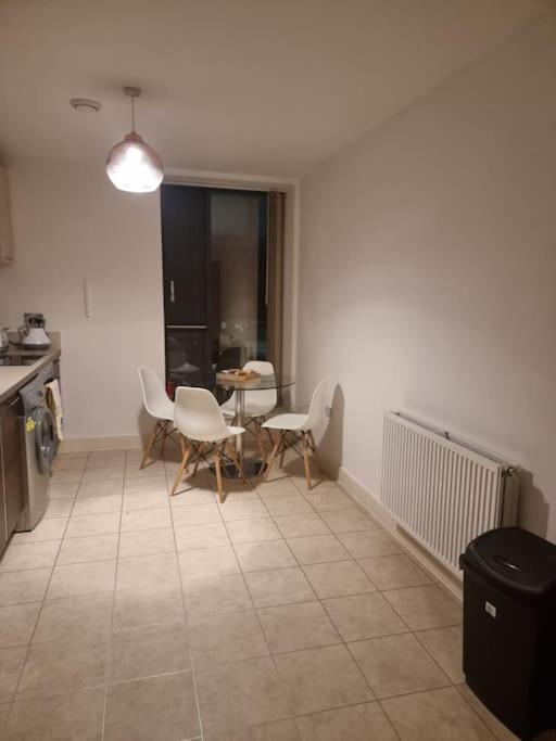 Apartment Premium Offers L Last-minute L Remigro Short Lets L 1 Bed Flat L Royal Docks L Airport & Excel L 2 Bed St Albans L Family Friendly L Near Bus Stop L Centre L Book Today With Remigro *